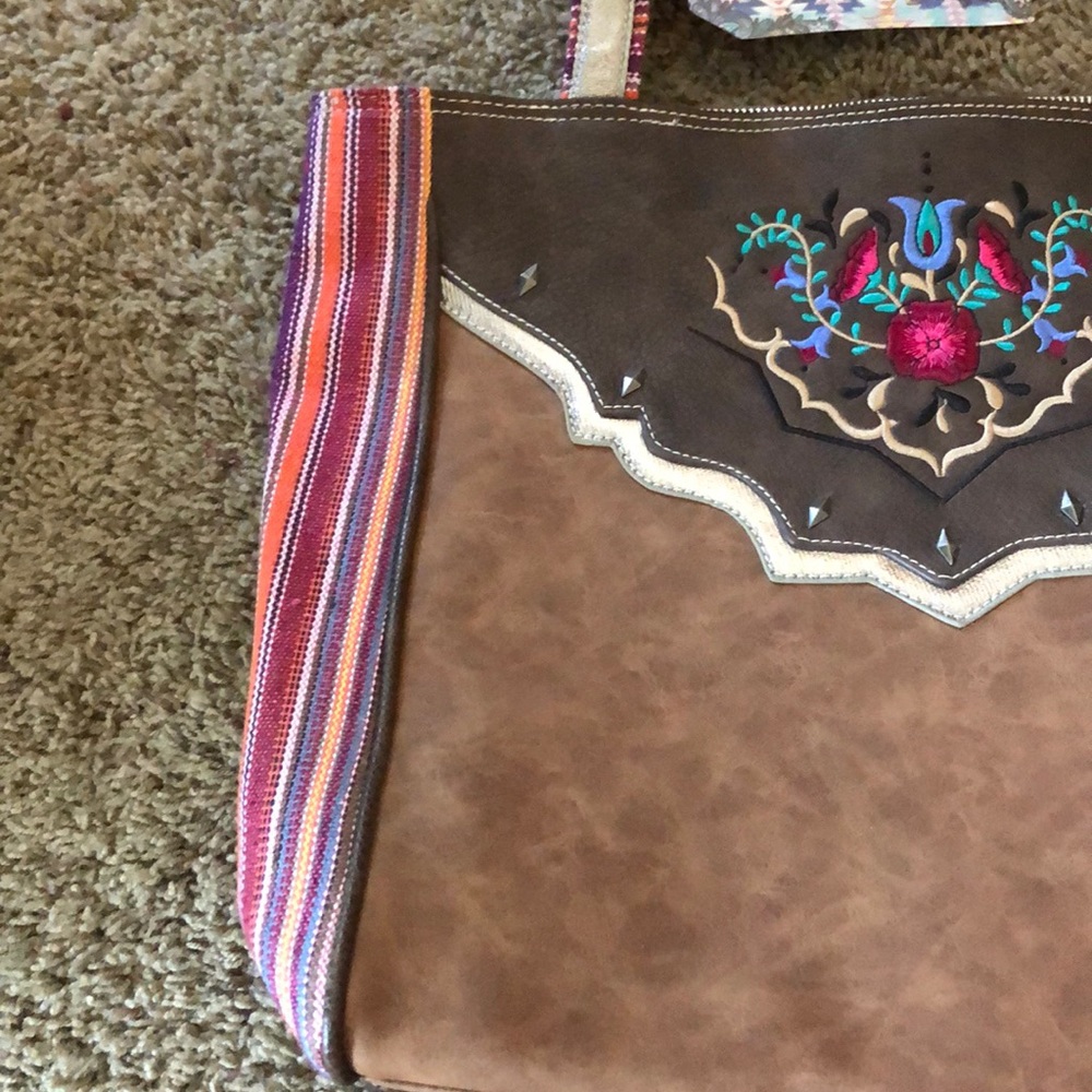 Trenditions bag with colored detail! New w Tags - Picture 3 of 7